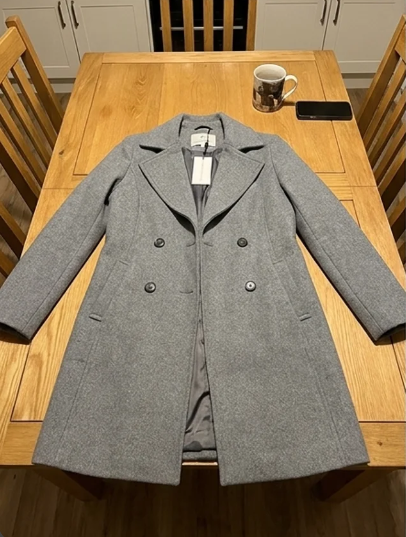 Reference photograph for sample review 9 — demonstration only