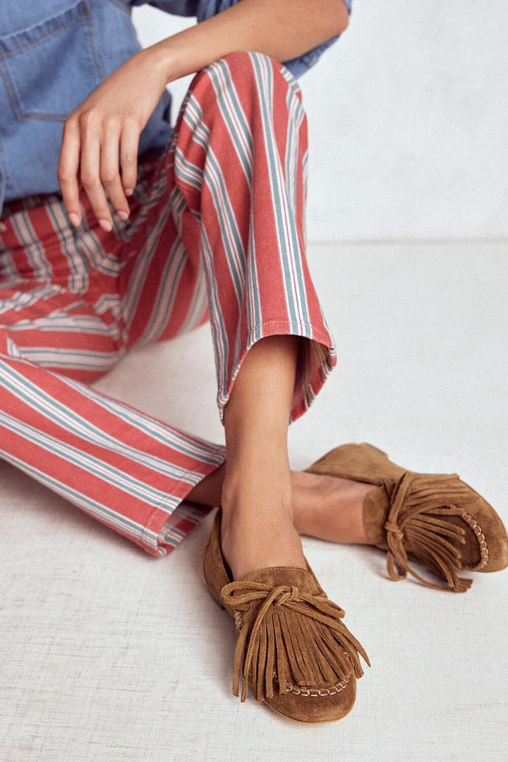 Camel Round Toe Loafers in Solid Colour with Fringes