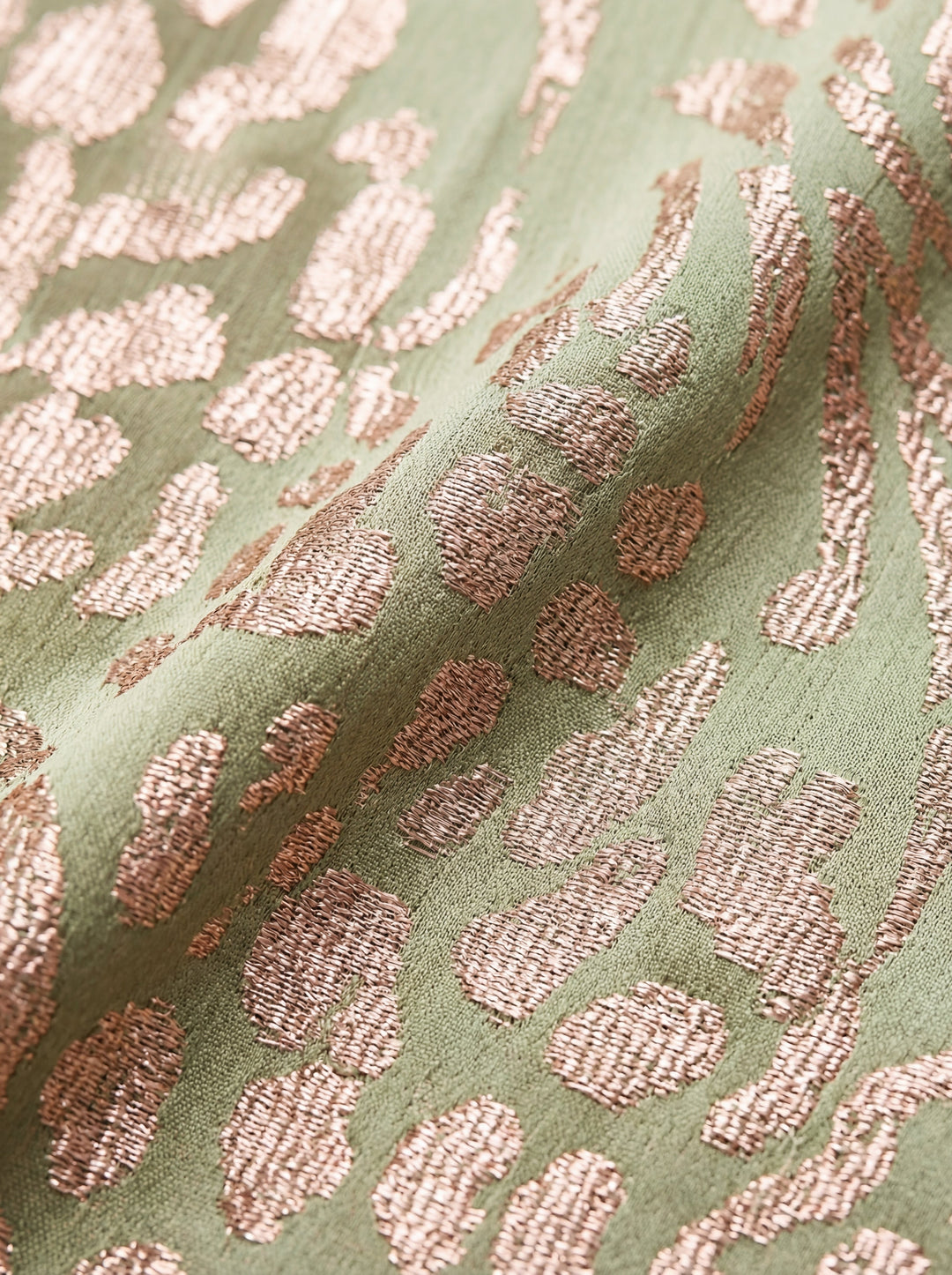 Midi dress with a flattering effect, central knot, and flowing drape